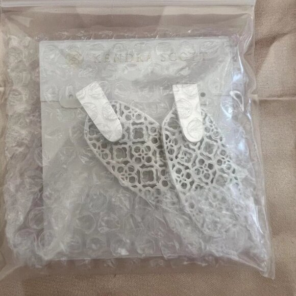 Kendra Scott Stud Earrings - Picture 5 of 6